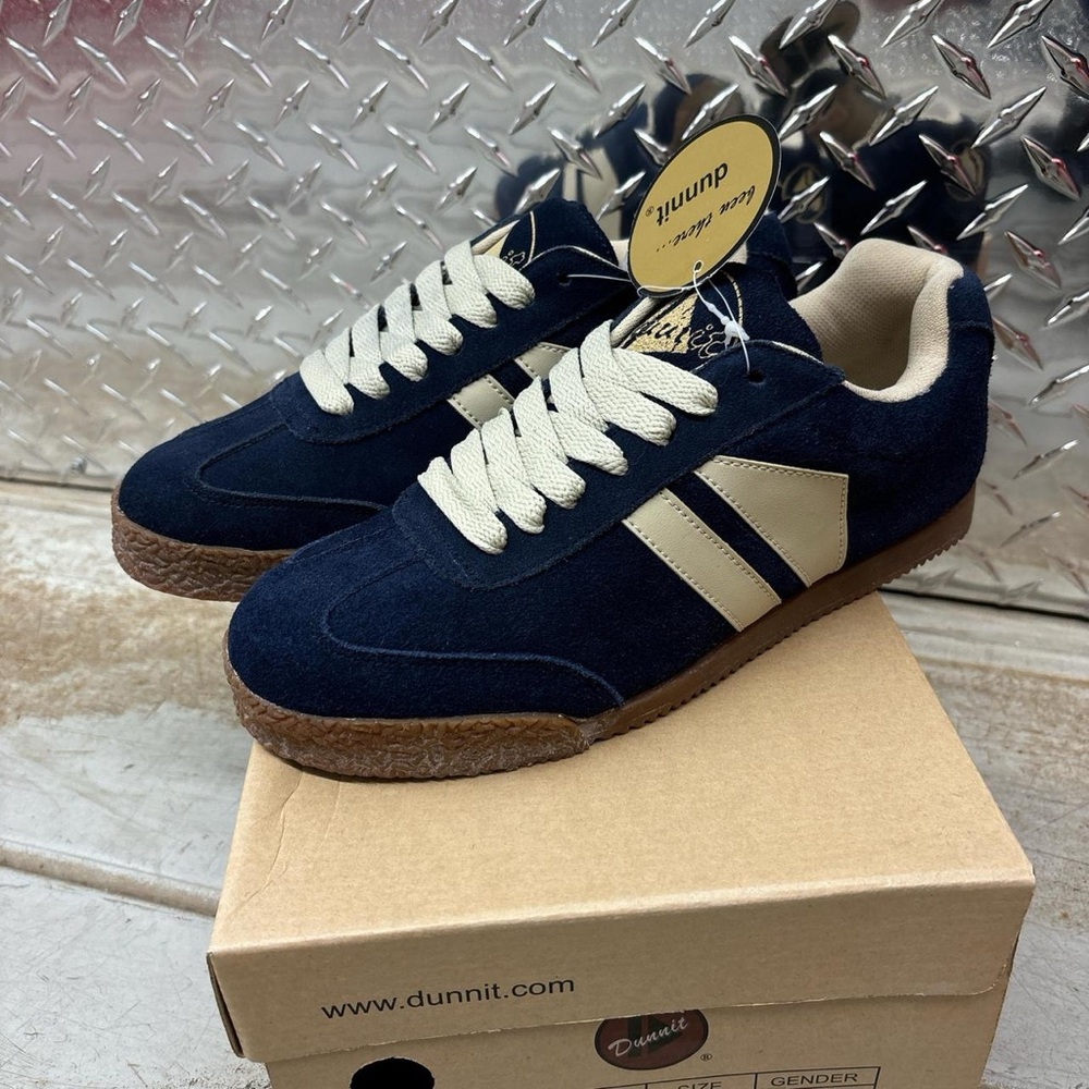 BNIB Men's Navy and Beige Dunnit Sneakers, 8US!
